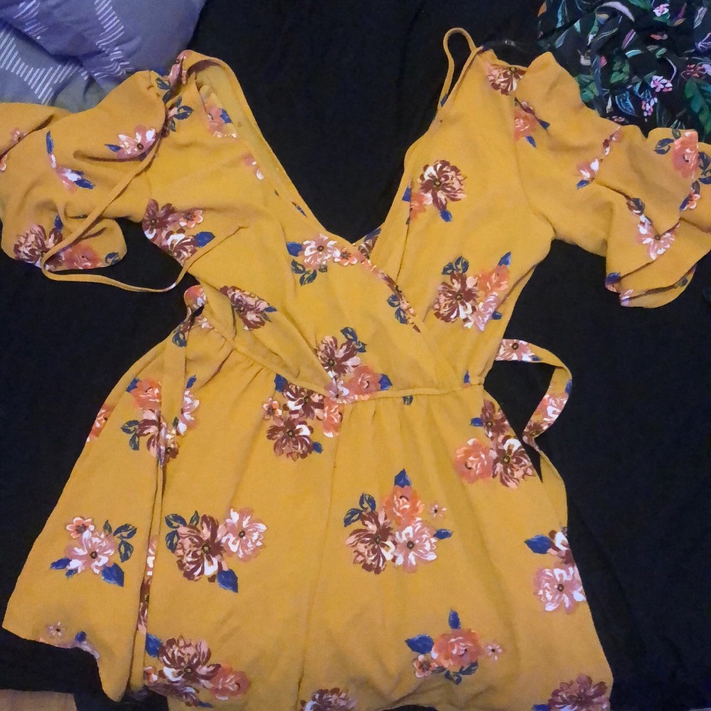 floral romper w/ ties at back of neck & waist